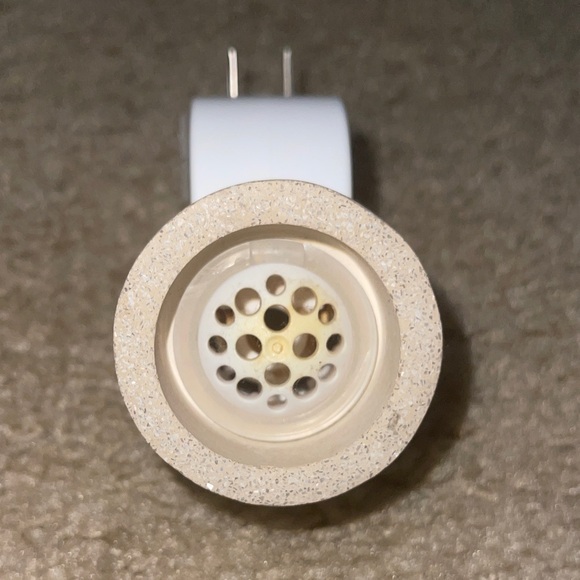 Snowflake Pattern Wallflower Plug - Picture 5 of 5